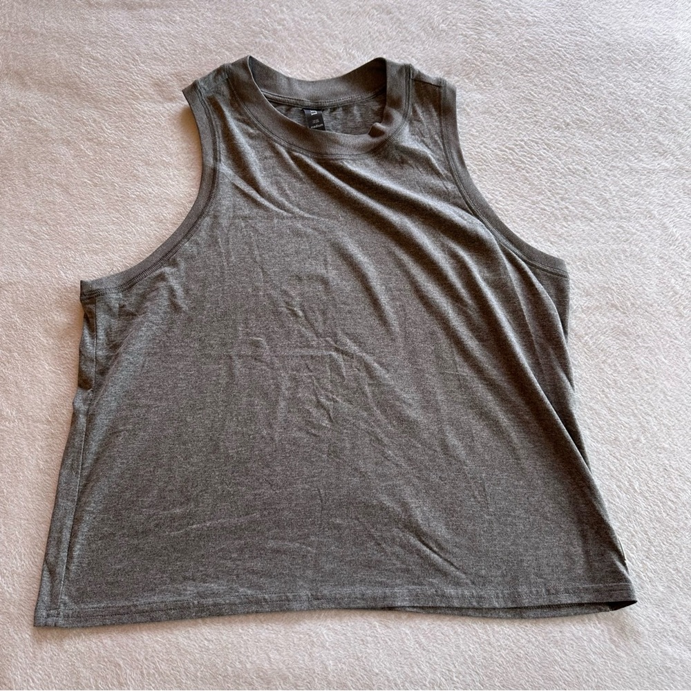 Vuori Gray Relaxed Muscle Tee